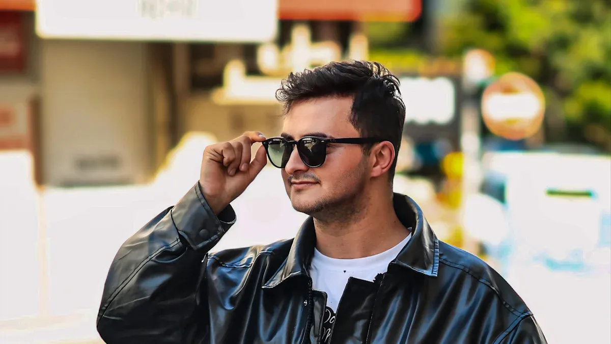 Layering Clothes Like a Stylist: Jackets, Cardigans & Outerwear Tips