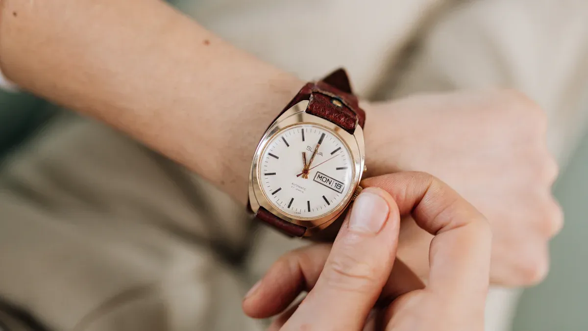 Adjusting the Watch Strap