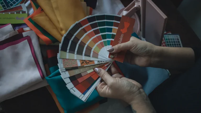 Color Theory in Fashion: Matching Outfits Using the Color Wheel